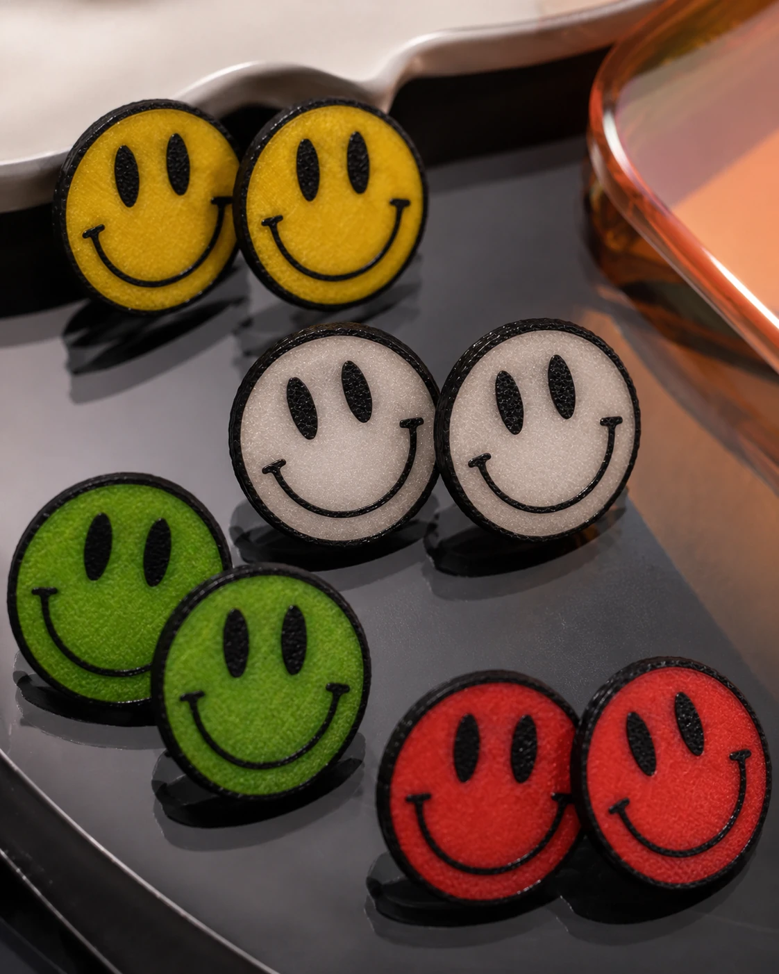 Detalle de varios pendientes Happy Pop